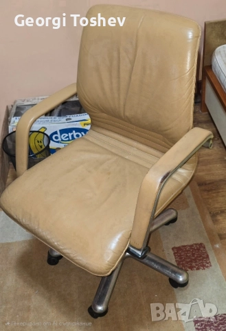 Продавам офис кожен стол люлеещ механизъм,кафяв цвят., снимка 3 - Столове - 51730349