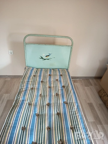 Детско метално легло с пружина и дюшек ретро, снимка 2 - Спални и легла - 53396718