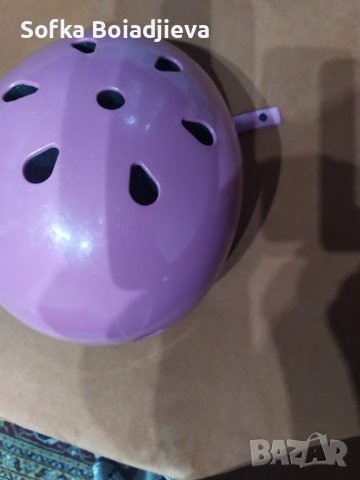 Детски каска за колело и ролери плюс налактници и наколенки.