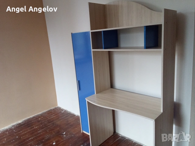 Детски гардероб с бюро.