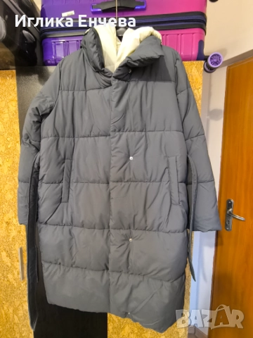 Дамско зимно яке с контрастна качулка