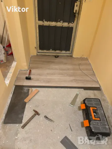 Монтаж на ламиниран паркет, ПВЦ и MDF первази, алуминиеви лайсни за под и стена, снимка 10 - Ремонти на апартаменти - 49788466