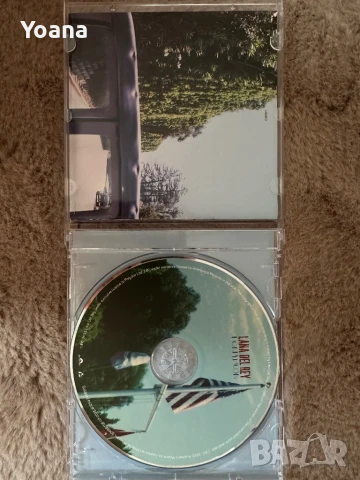Lana del Rey- диск HONEYMOON, снимка 2 - CD дискове - 50459957