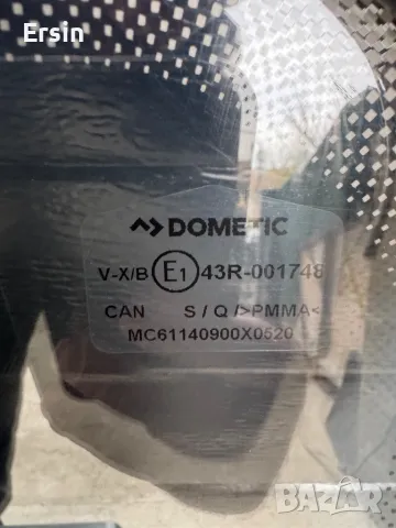 Прозорец Dometic с размер 900х520 (Има много малка забележка която се вижда на снимките), снимка 5 - Къмпинг мебели - 49897930