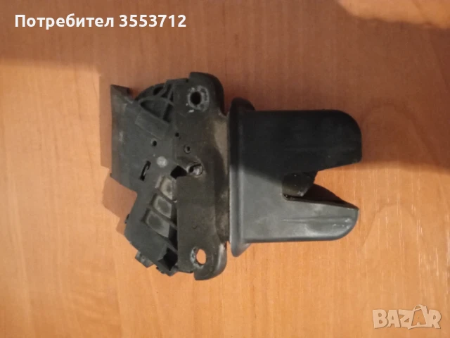 Audi A8 D3 Задна брава заключване , снимка 2 - Части - 51009126