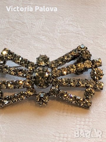 Прекрасна брошка с бели камъни, снимка 4 - Бижутерийни комплекти - 27332944