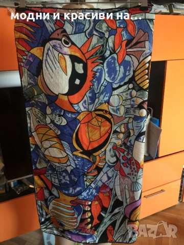 Копринен шал с десен морски свят, снимка 3 - Шалове - 52198580