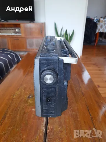 Стар радиокасетофон Hitachi, снимка 4 - Други ценни предмети - 49010961