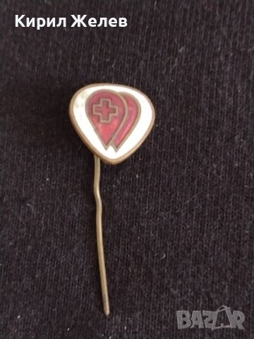 Стара рядка значка червен кръст с емайл за колекция 7258