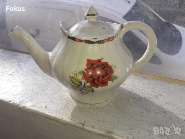 Английски порцелан чайник позлата роза маркировка