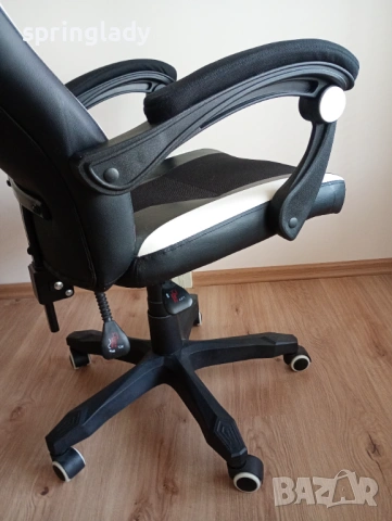 Офис стол/геймърски стол Fury Avenger M, снимка 6 - Столове - 53222318