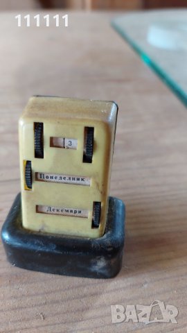 Уникална устрилка за моливи с календар дата,  ден и месец за колекционери , снимка 3 - Ученически пособия, канцеларски материали - 37494350