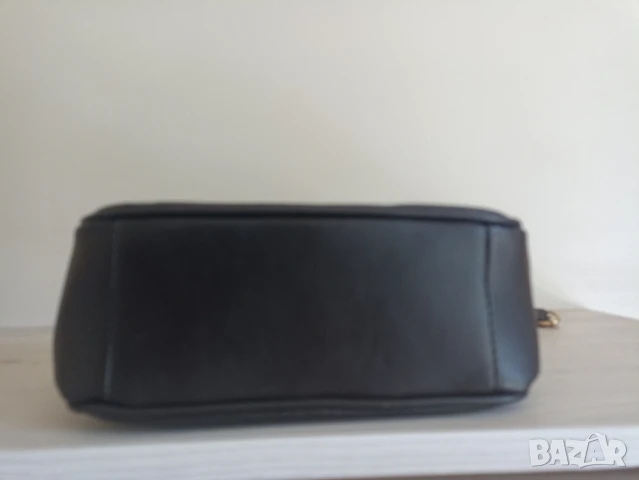 Дамска кожена чанта с перли, снимка 4 - Чанти - 50725182