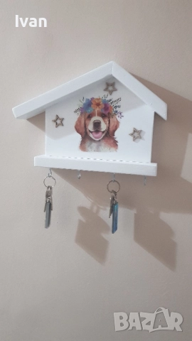 Дървена закачалка