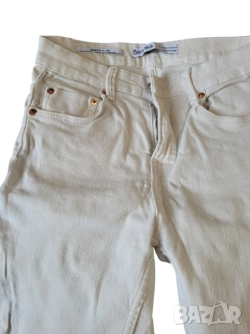 Дамски дънки висока талия Bershka , снимка 2 - Дънки - 53175797