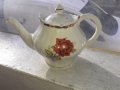 Английски порцелан чайник позлата роза маркировка, снимка 1