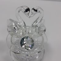 Лебеди с диамант на пиедестал , снимка 5 - Декорация за дома - 35599897