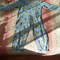 Ватирана пижама с миньони за ръст 122-134 см., снимка 1 - Детски пижами - 38260361