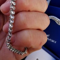 Сваровски ОРИГИНАЛНИ  със  сертификат гривна Swarovski  , снимка 7 - Обеци - 37826539