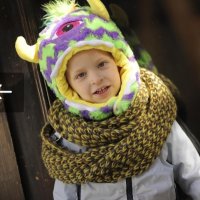 Детска зимна шапка таласъм с рога, снимка 2 - Шапки, шалове и ръкавици - 38888163