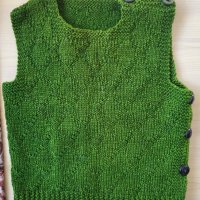 Продавам вълнено детско елече ръчно плетено , снимка 1 - Детски якета и елеци - 39067897