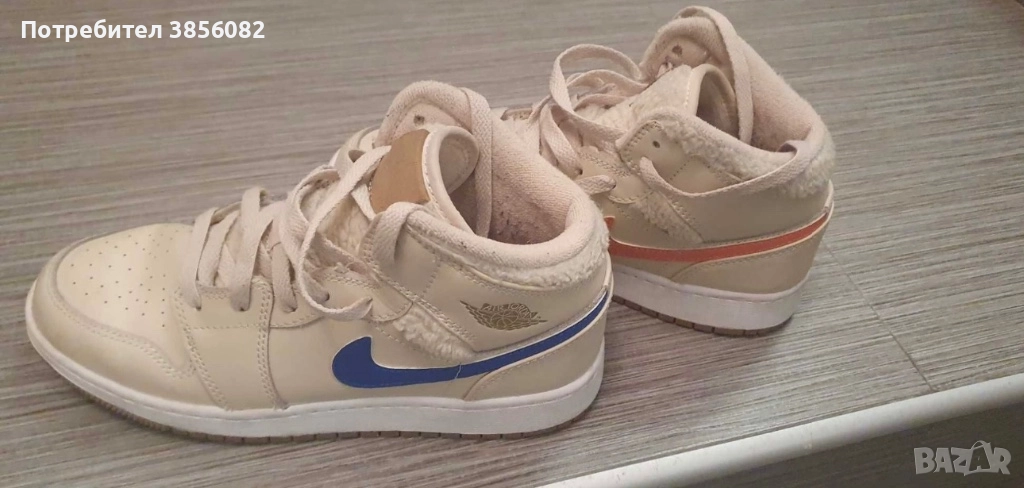 Дамски маратонки Nike Air Jordan 1 Mid GS Fleece Pearl White номер 38,5, снимка 1