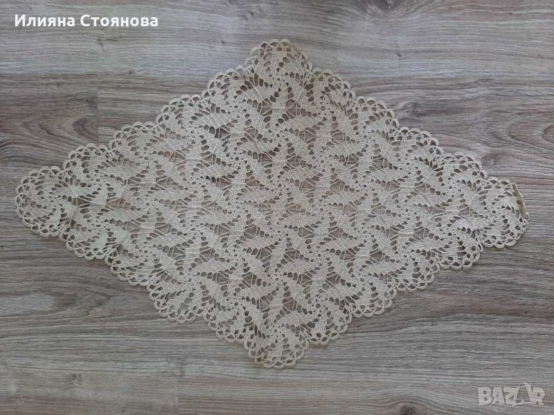 Плетено на една кука каре за маса, снимка 1