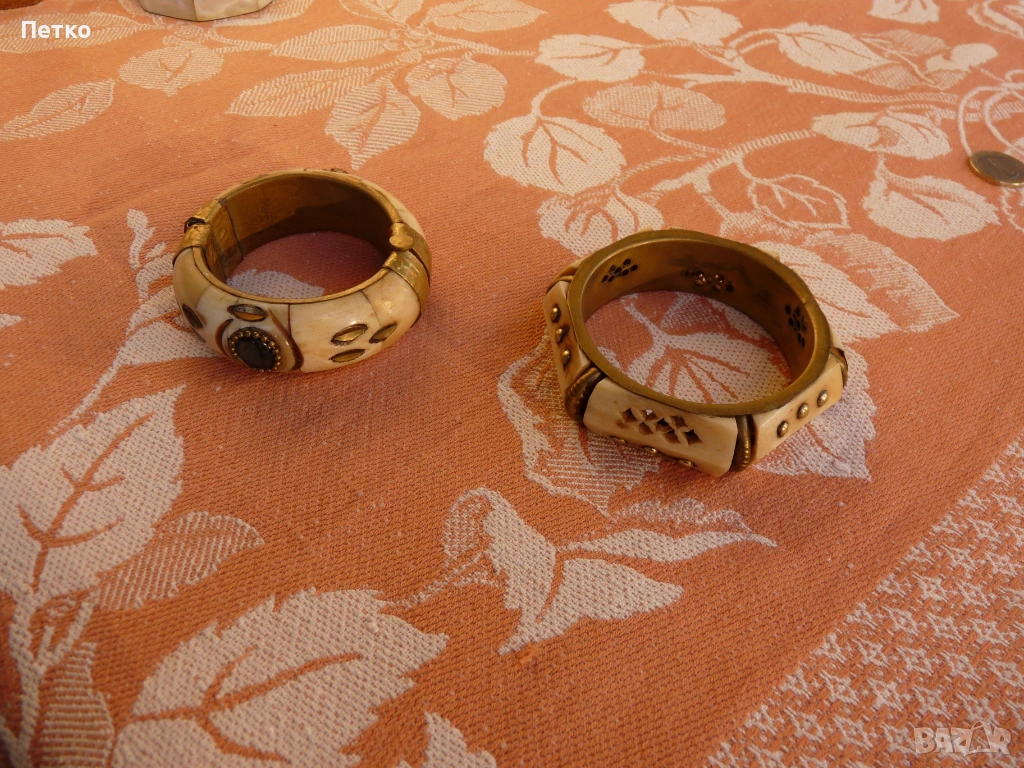 Стари бронзови  гривни, снимка 1