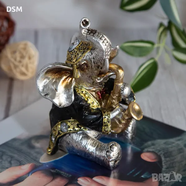 Статуетка Слон Музикант с Цигулка или Саксофон, снимка 1