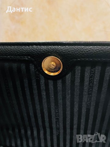 Victoria's Secret Pebbled V-Quilt Street чанта през рамо Chain Strap Purse MSRP

, снимка 3 - Чанти - 43930432