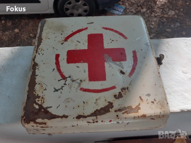 Стара метална съветска аптечка, снимка 2 - Антикварни и старинни предмети - 53294647
