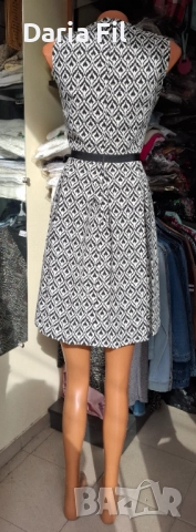 Красива плътна рокля в черно-бели шарки ХС/С размер, снимка 7 - Рокли - 52500538