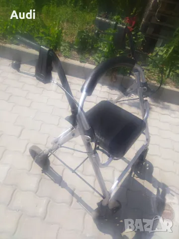 Сгъваема проходилка ролатор с мека седалка. Регулиране височината на ръкохватките., снимка 5 - Ролатори - 50408301