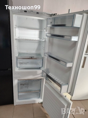 Хладилник за вграждане с фризер Bosch, снимка 5 - Хладилници - 52582015