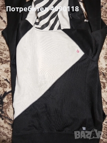Горнище на Volcom , снимка 3 - Суичъри - 52823628