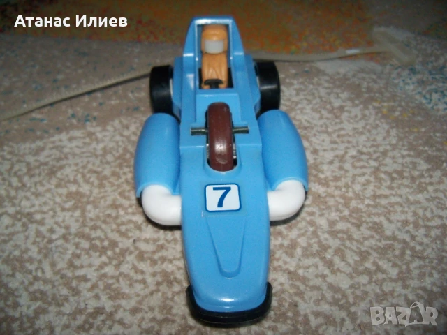 Пластмасова състезателна кола с изстрелвачка, соц играчка, снимка 4 - Коли, камиони, мотори, писти - 50695728