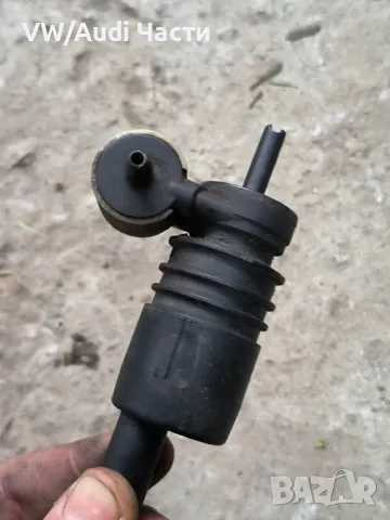 Помпа чистачки за Голф 5 Ауди А3 Пасат Туран VW Golf 5 Audi A3 8P Passat Touran Jetta VDO OEM, снимка 2 - Части - 50194099