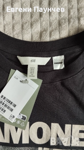 Нова H&M x Ramones дамска тениска размер band tee grunge M(Умалена), снимка 3 - Тениски - 51514896
