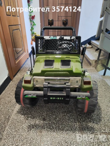 Джип за дете до 4-5год. С батерия  ,няма нищо счупено,има и музика ,каран е много малко , снимка 2 - Детски велосипеди, триколки и коли - 50637622