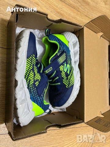 Детски маратонки Skechers lights, снимка 2 - Детски маратонки - 52442543