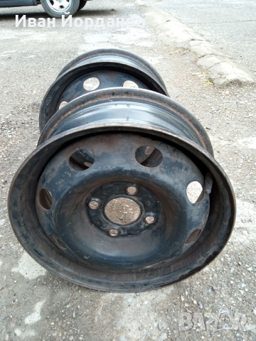 Две летни гуми и четири железни джанти