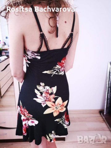Черна рокля с цветя Avin, S размер, снимка 3 - Рокли - 28045218