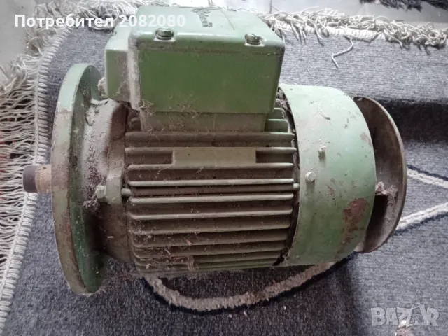 Фланцов ел мотор, снимка 3 - Електродвигатели - 49845519