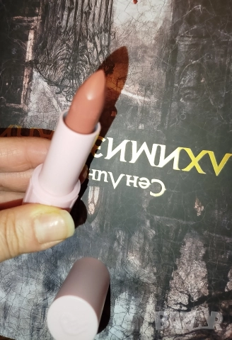 Кайли Дженър червила , снимка 4 - Декоративна козметика - 52859814