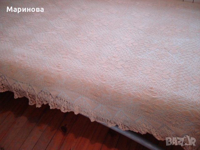 Уникална плетена покривка за легло ,каре българска бродерия
