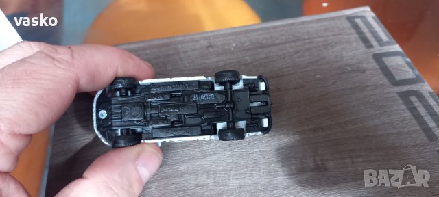 VOLKSWAGEN AMAROK-1:64, снимка 8 - Колекции - 39789798