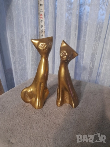 Бронзови котки и Медни апликации