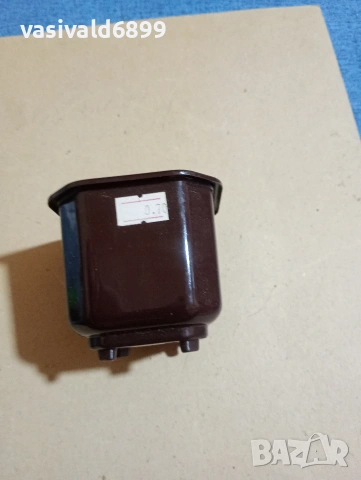 Малка пластмасова саксийка с подложка , снимка 3 - Други стоки за дома - 53451045