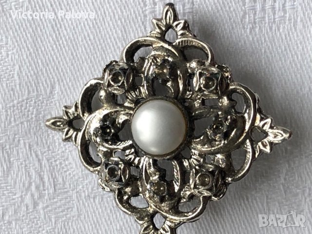 Прекрасна брошка с перла, снимка 2 - Бижутерийни комплекти - 27332968