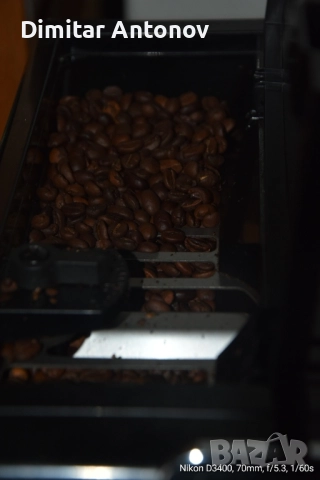 продавам кафе автомат DeLonghi Perfecta